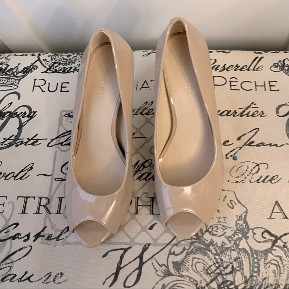 Gorgeous Nine West Open-toed heels - nude/tan size 7.5 - NEW never worn